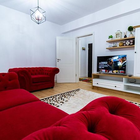 Lighthouse Central Apt With Unique Views Of The Fortress, Free Parking, 5 Min By Car From The Old Town Apartment Брашов Екстериор снимка