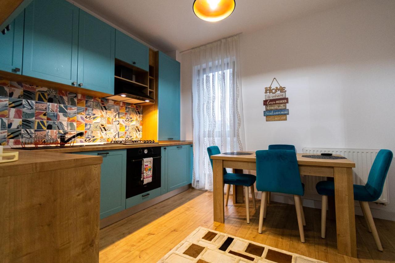 Lighthouse Central Apt With Unique Views Of The Fortress, Free Parking, 5 Min By Car From The Old Town Apartment Брашов Екстериор снимка