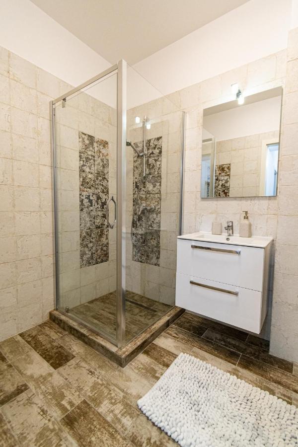 Lighthouse Central Apt With Unique Views Of The Fortress, Free Parking, 5 Min By Car From The Old Town Apartment Брашов Екстериор снимка