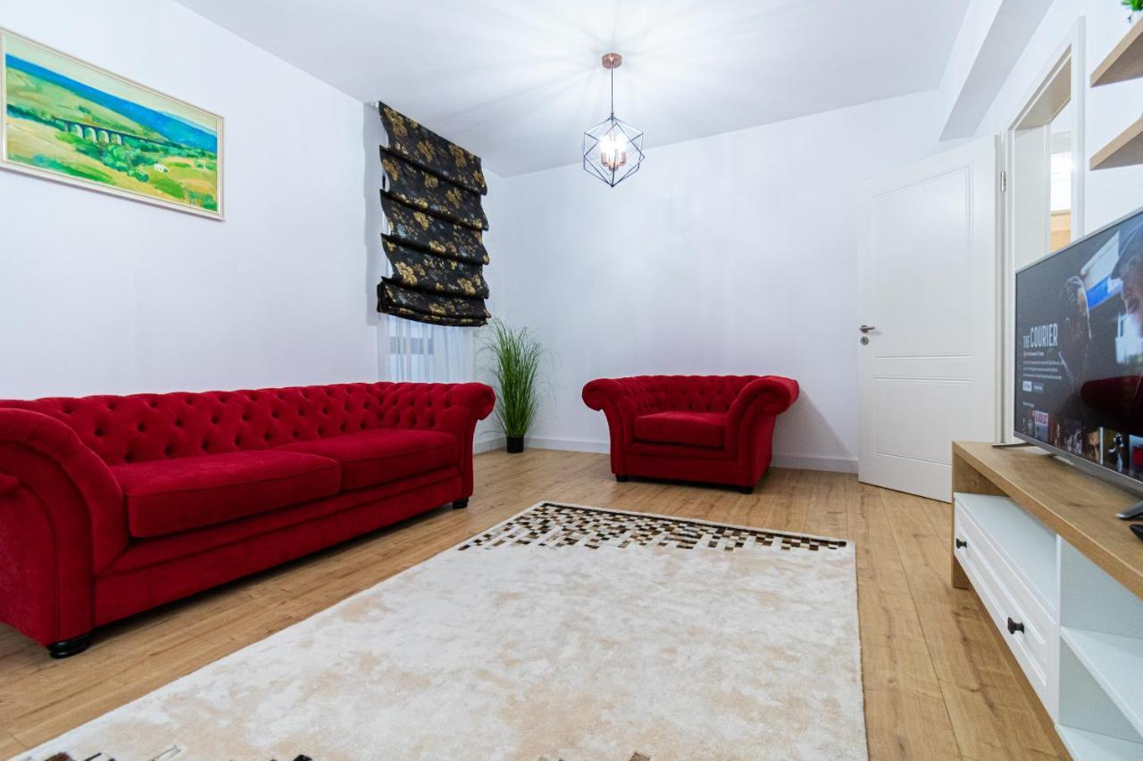 Lighthouse Central Apt With Unique Views Of The Fortress, Free Parking, 5 Min By Car From The Old Town Apartment Брашов Екстериор снимка